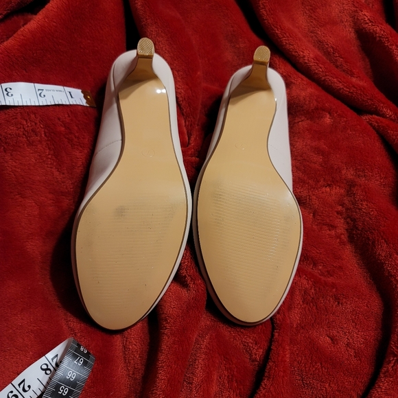 NWOB CLASSIC NUDE KITTEN LOW HEEL ROUND TOE MUST HAVE SHOE SIZE 7 - Picture 11 of 15